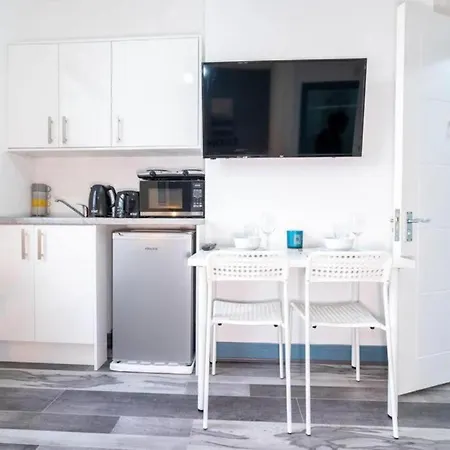 Studio Oasis - Central, Modern & Comfy With Netflix 아파트 버밍엄